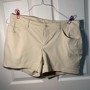Womens Eddie Bauer Travex Cargo Shorts, size 10, khaki
